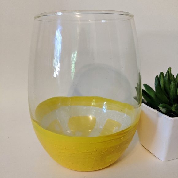 Hand Painted Lemon Stemless Wine Glass - Picture 3 of 4